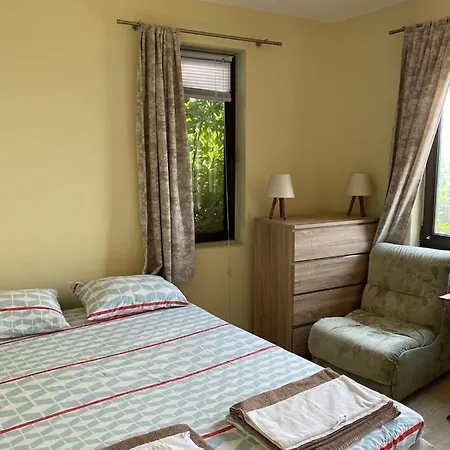 In A Beach House Old Town בית הארחה נסבר