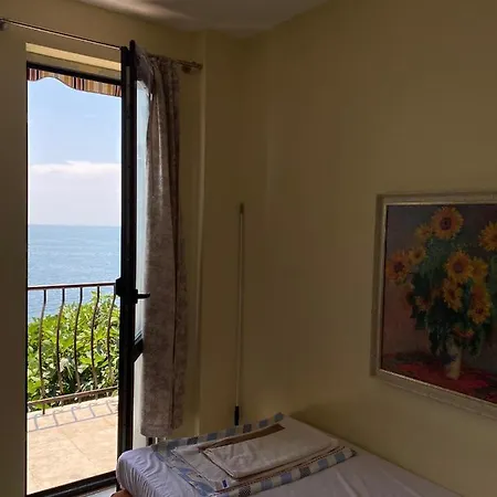 In A Beach House Old Town בית הארחה נסבר